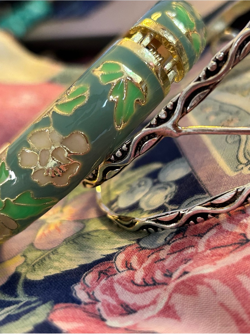 2 bracelets - Picture 3 of 3